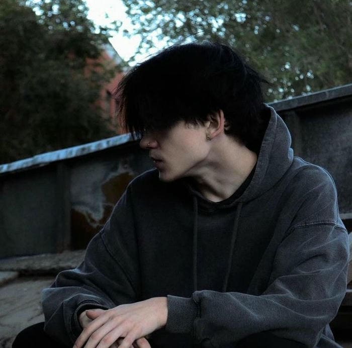 Hình avatar sad boy buồn