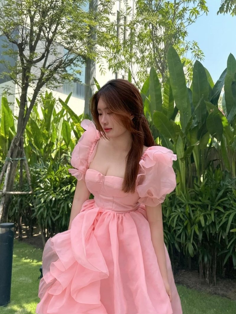 ảnh gái xinh mặc pinky cute