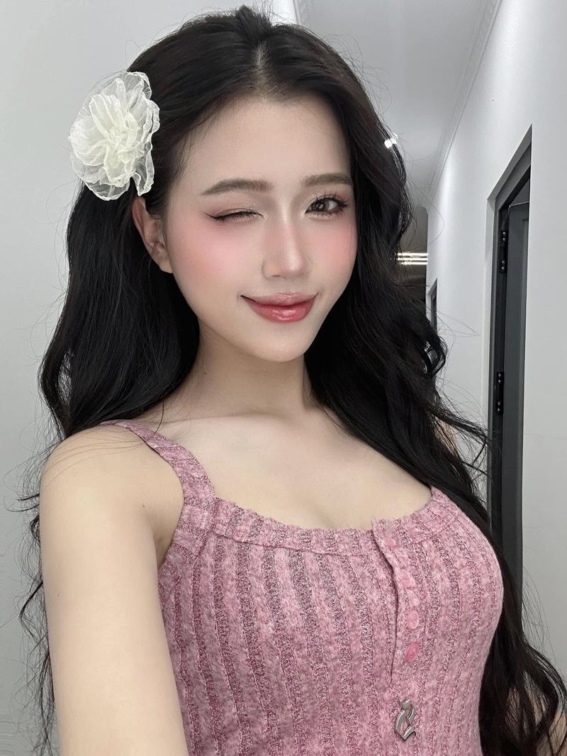 ảnh gái xinh mặc pinky đáng yêu