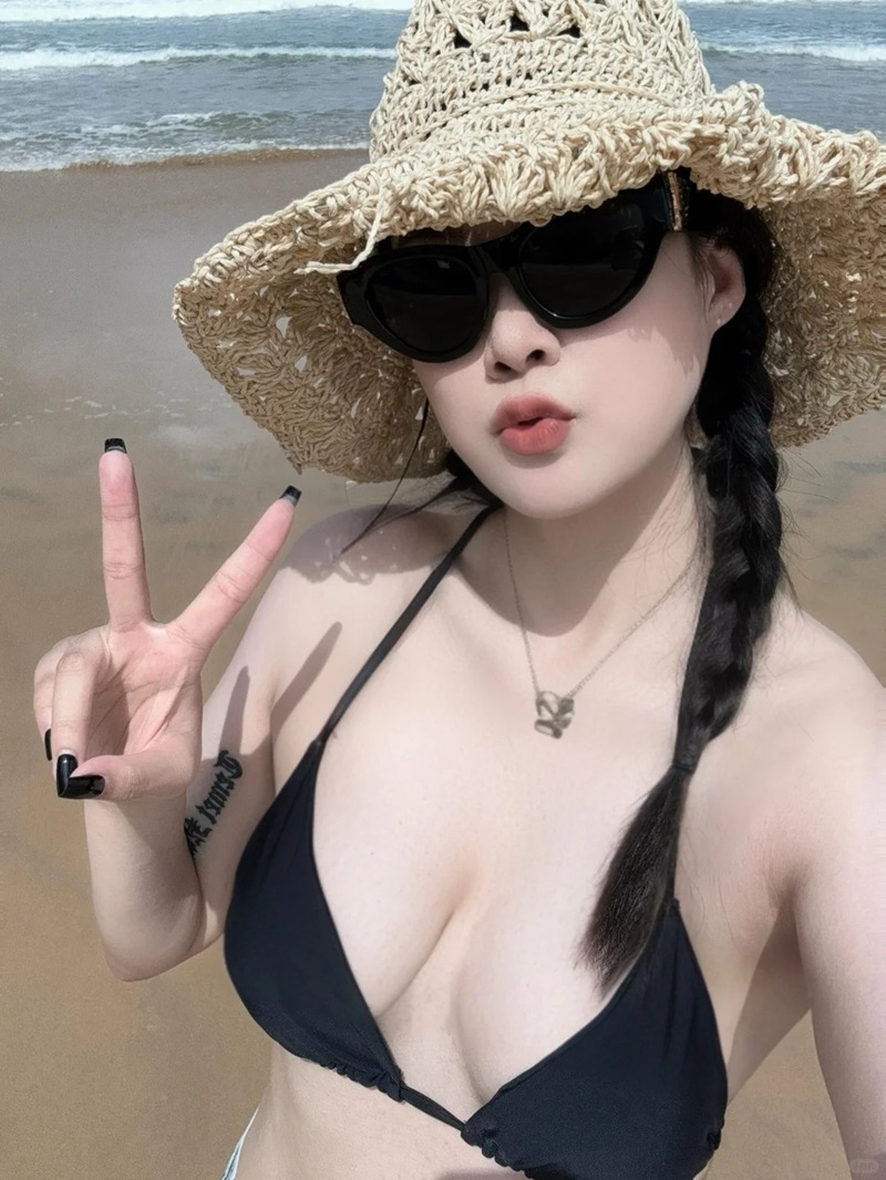 ảnh gái xinh mặt bikini