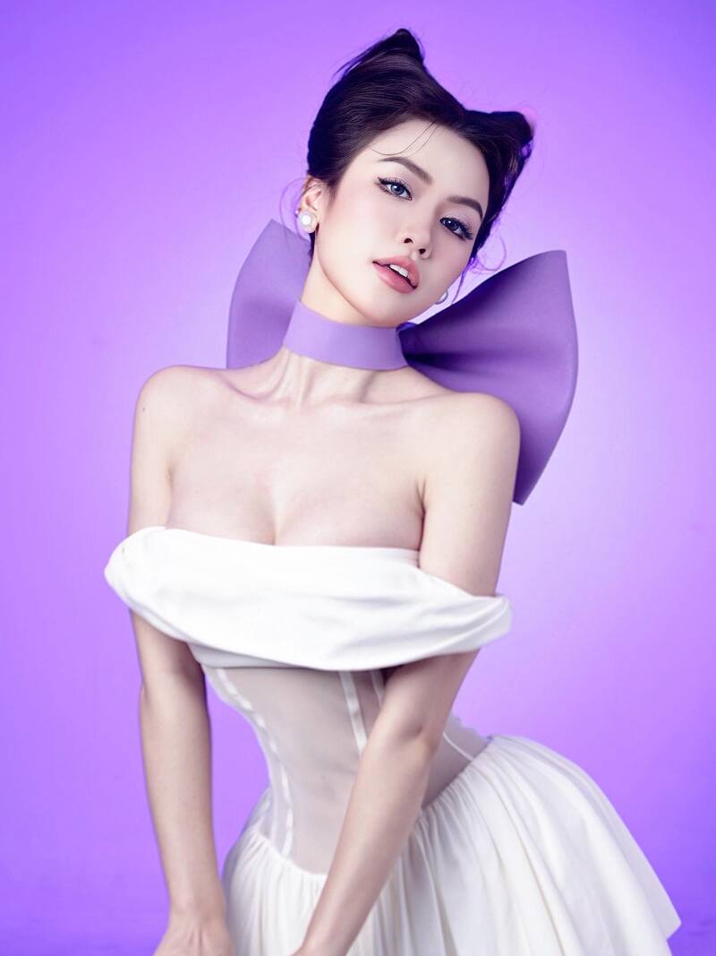 ảnh quyên qui khoe thân hình sexy