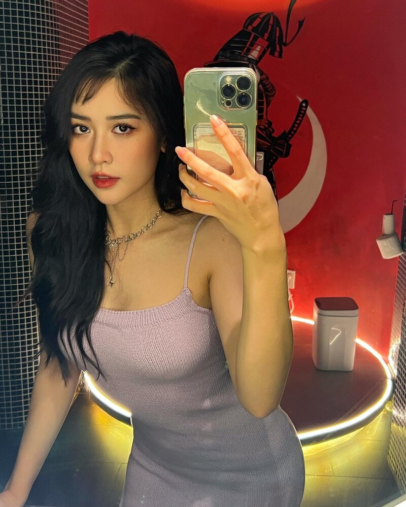 quyên qui 2 dây sexy