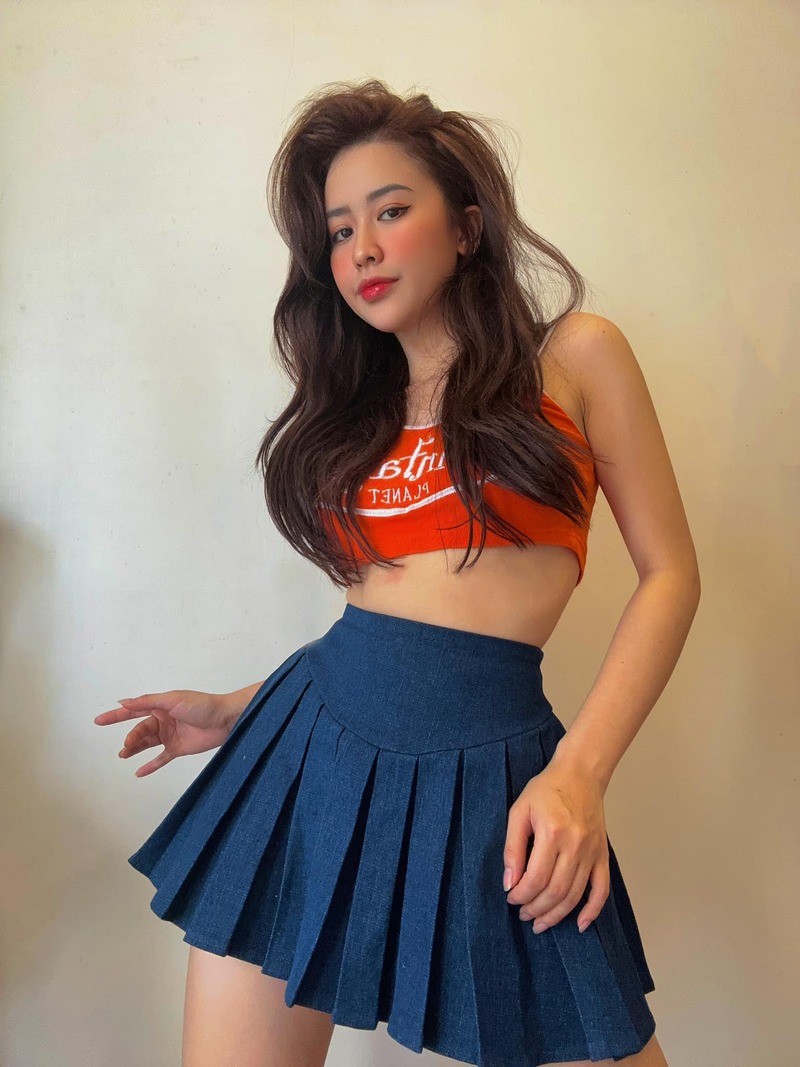 quyên qui khoe thân hình sexy