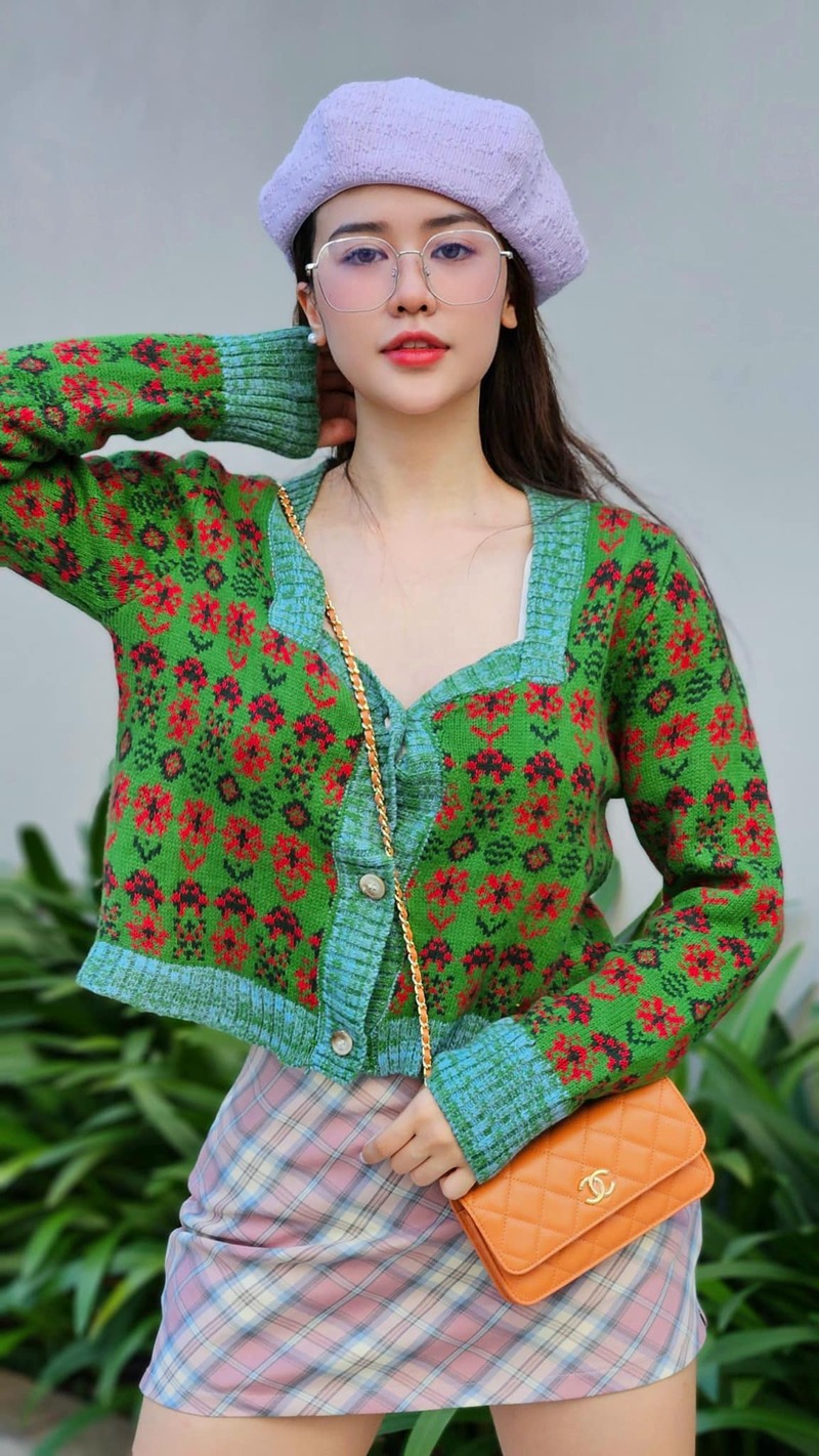 quyên qui mặc váy ngắn sexy