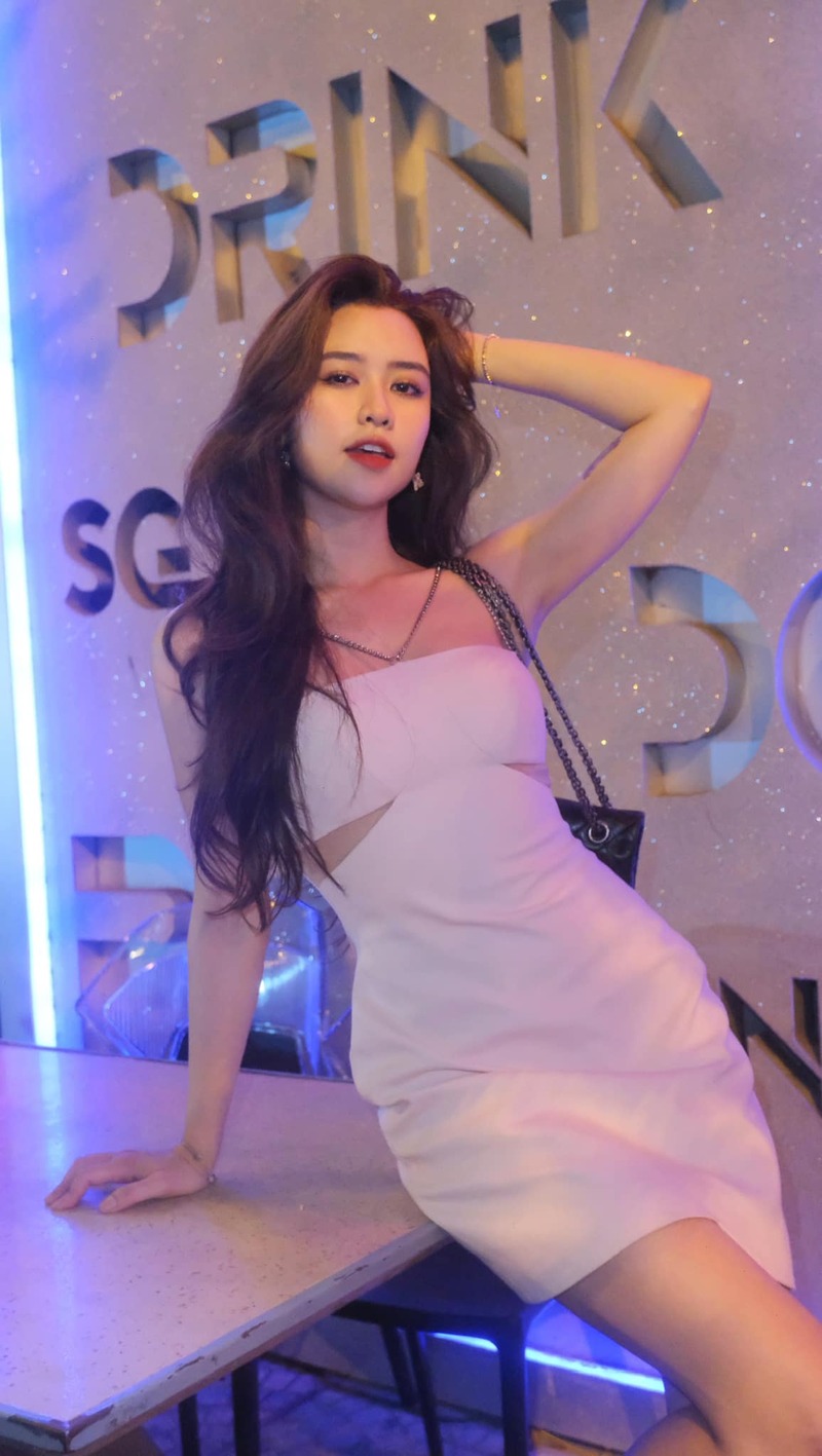 quyên qui nhìn cực sexy