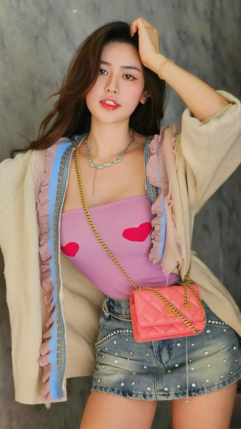 quyên qui thả dáng sexy